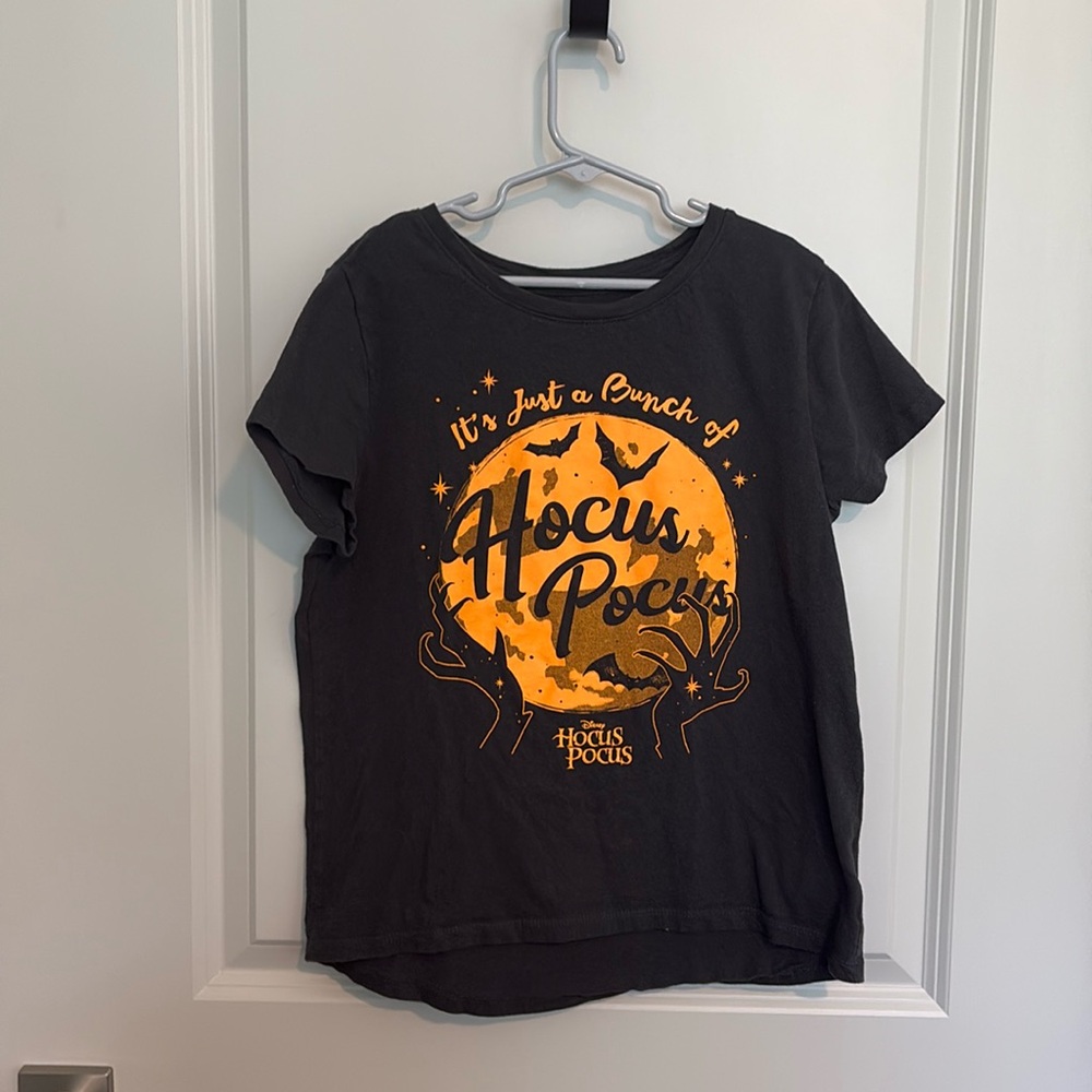 Old Navy Disney Hocus Pocus shirt for girls